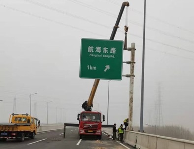 懸臂式交通標(biāo)志桿