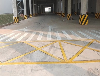 廠(chǎng)區(qū)道路標(biāo)線(xiàn)施工